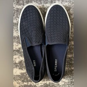 Sperry Seaside Nautical Perforated Slip-on sneaker. Navy leather. Size 9.